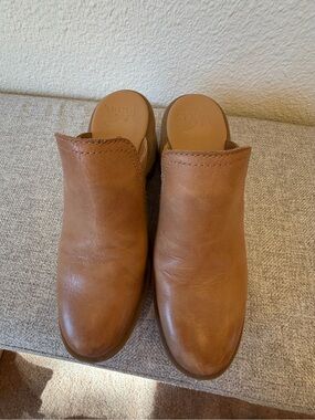 Sorel Light Tan Mules – Women’s Size 9